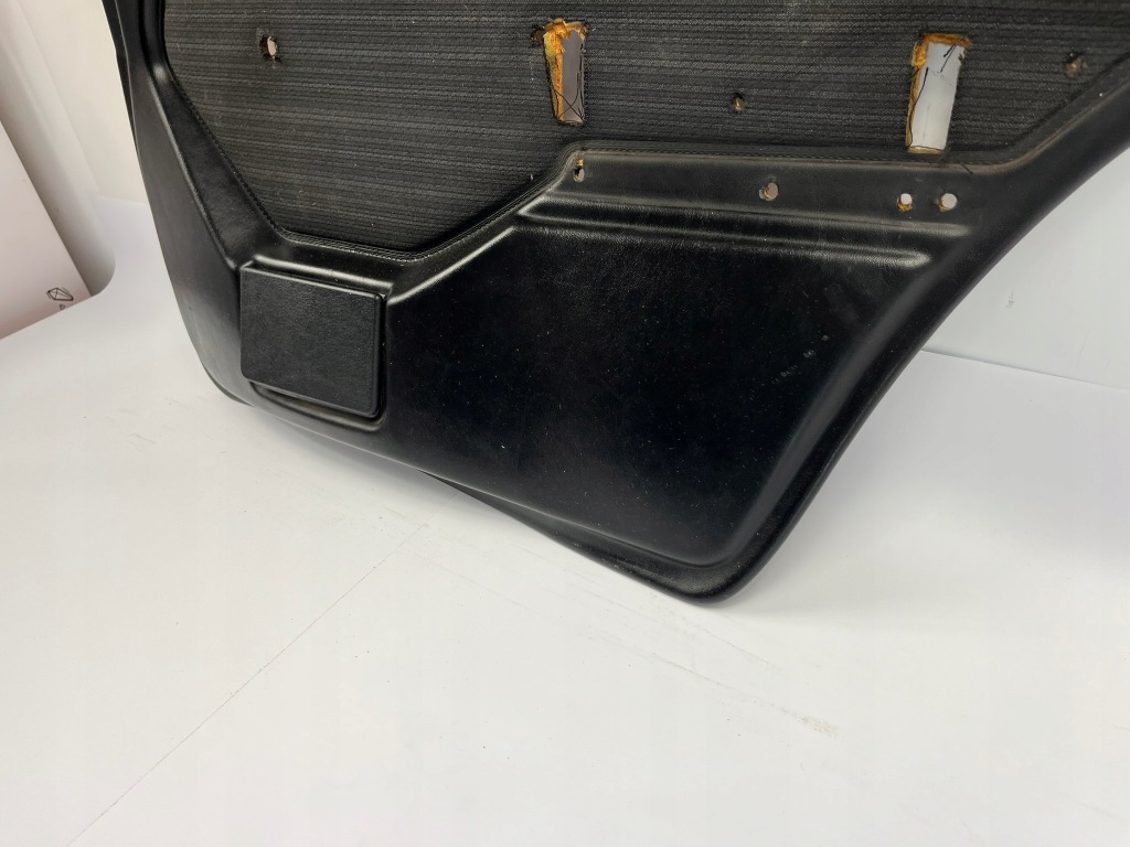 Обшивка дверь правый задний  задний чёрный mercedes w124 1985-1989r с Разборки