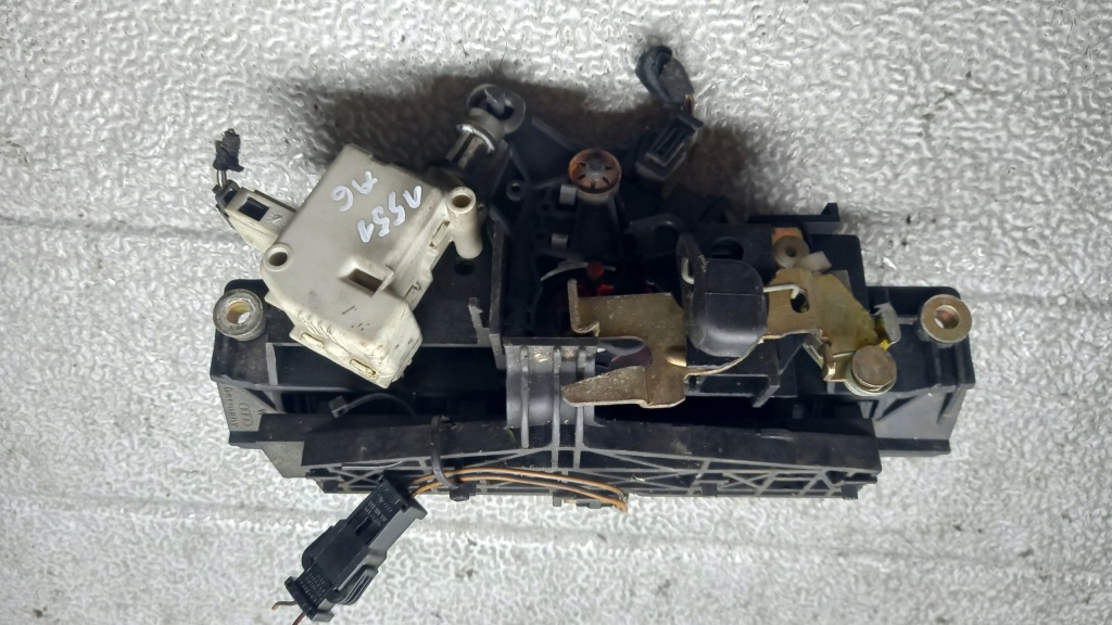 фото №1, Ручка крышки audi a6 c5 99r kombi 4b0827565h