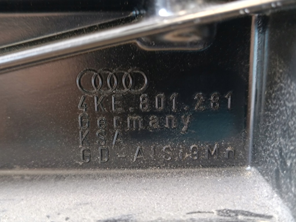 Audi q8 etron 55 quattro 300kw 19r плита накладка підвіска акумулятора 4ke915470h Недорого