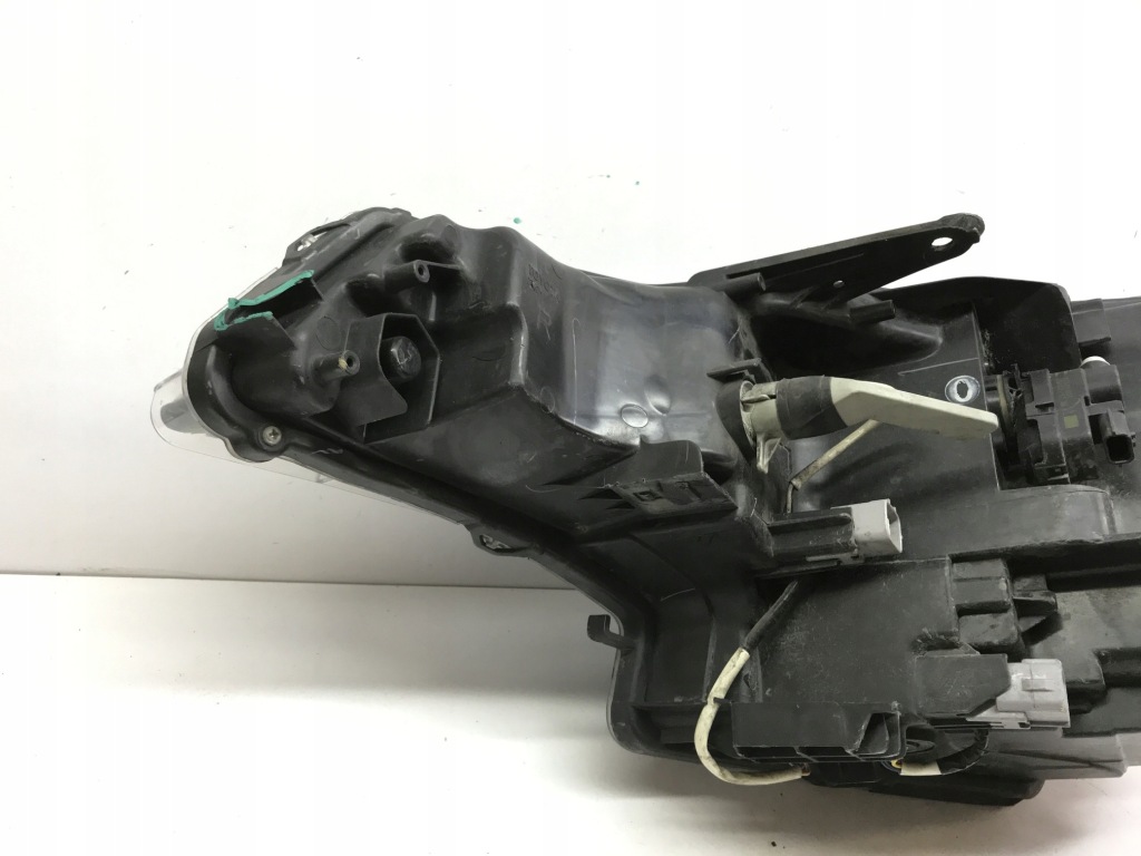 Купить Toyota avensis t29 рестайлинг  full led фонарь  передняя правый