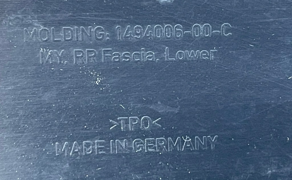 Tesla model y спойлер накладка бампера дифузор задня 1494006-00-c Оригінал