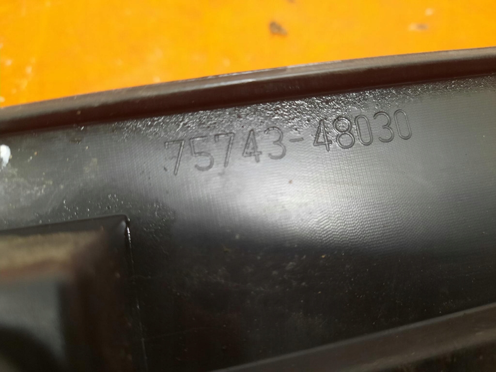 Lexus rx v 22- порог правый  задняя молдинг дверь правая задняя 75743-48030 Цена