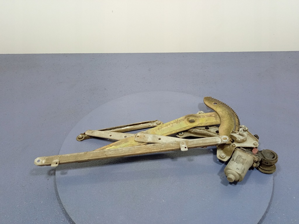 фото №4, Toyota avensis verso подъемник стекло задняя левый 85720-44050