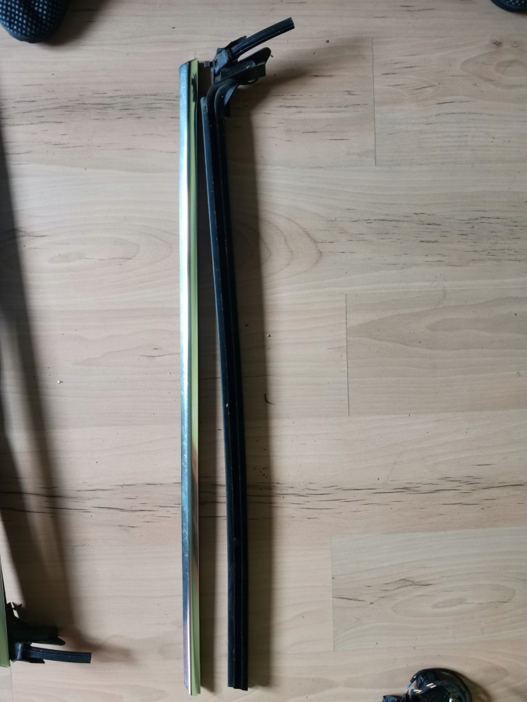 Купити Mercedes w207 молдинг ущільнювач ліва a2077250182