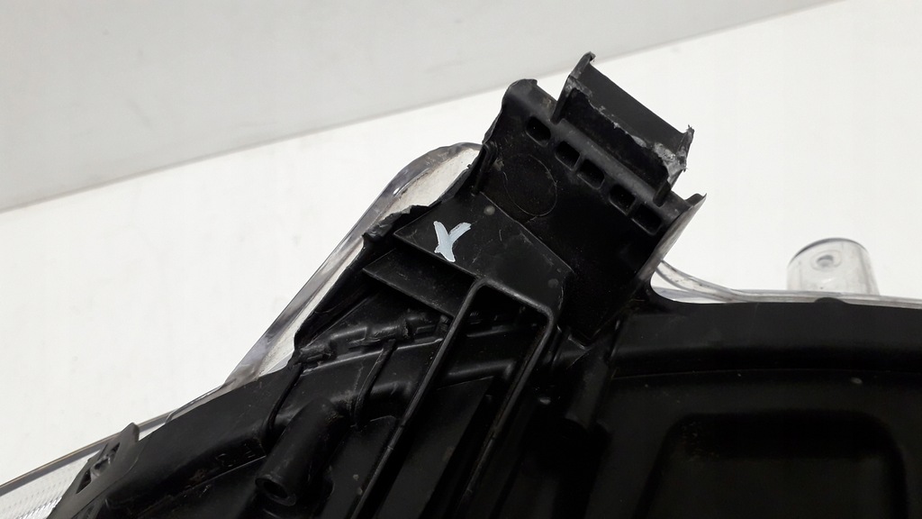 фото №8, Peugeot 208 1 i 12- лампа правая перед 9802221280