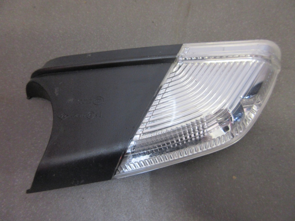 фото №1, Поворотник зеркало правый skoda octavia ii led