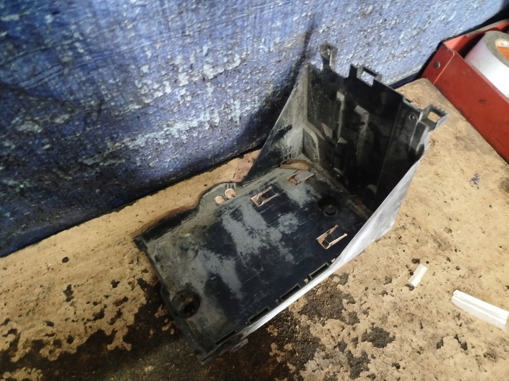 Купить Citroen berlingo 2 1.6 hdi корпус аккумулятор основание