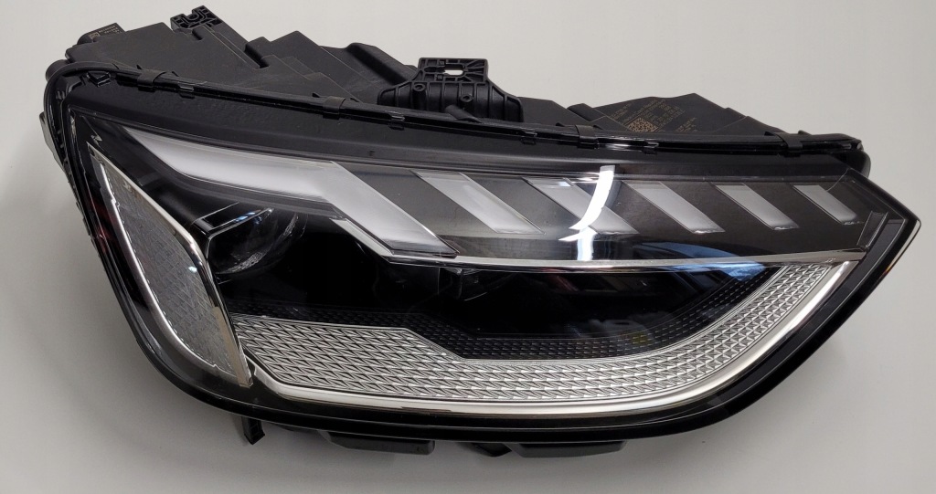 Audi a4 b9 рестайлінг  full led matrix фара праві фара оригінал Доставка