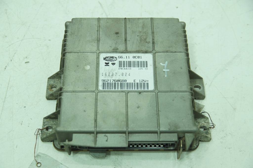 фото №1, Peugeot 106 бортовой компьютер 9621760680 g6.110c01 1,1