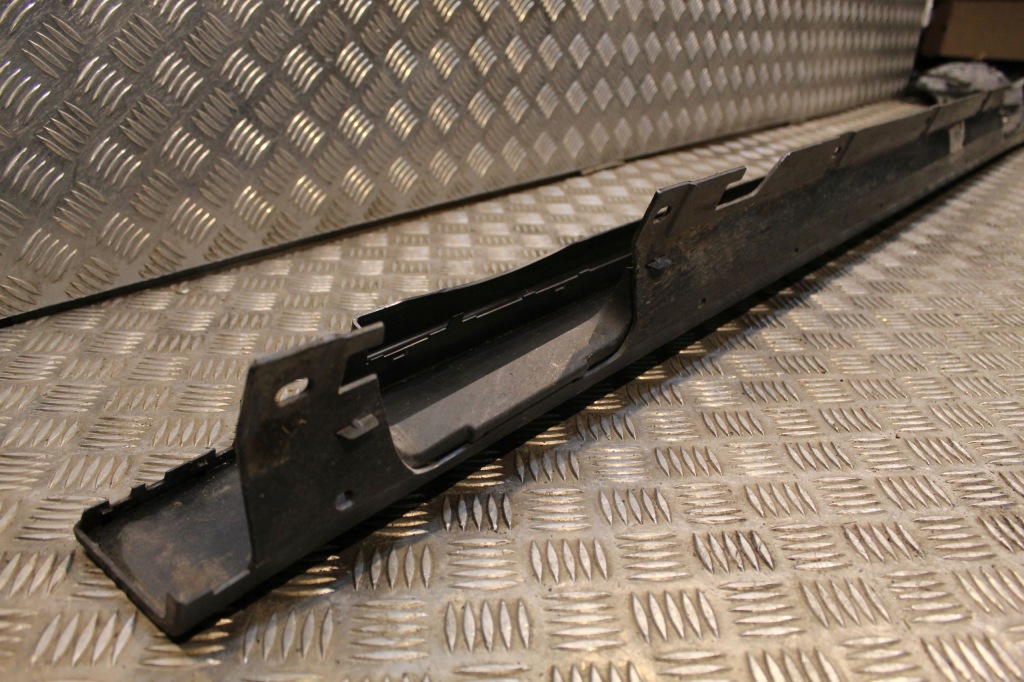 фото №7, Bmw f46 захист молдинг поріг права 7318852