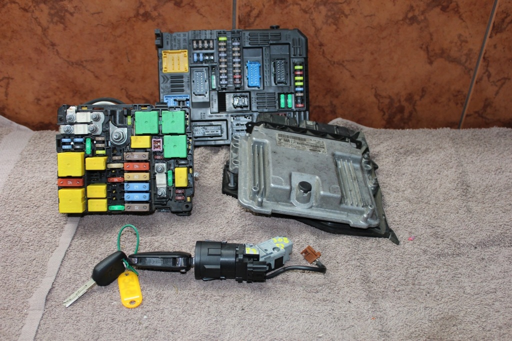 Купити Peugeot 308 t9 набір do запуск 1.5 blue hdi оригінал 19 rok