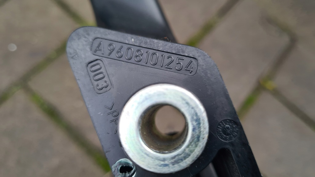 фото №3, Mercedes actros mp4 кронштейн ручка кабины внутри