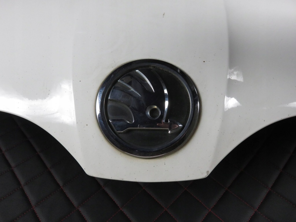 Skoda rapid 5j капот кришка двигуна комплектна в Україні