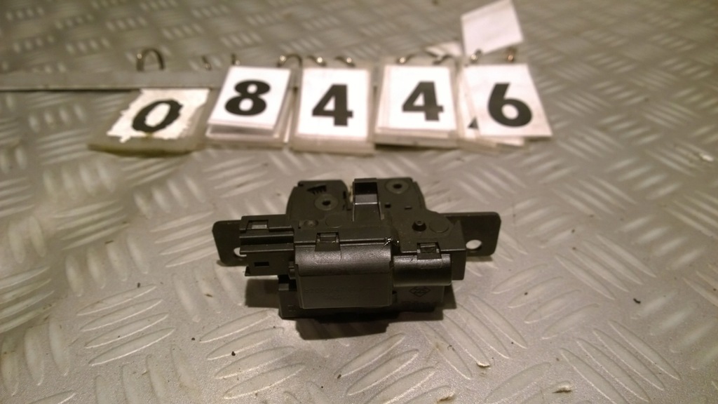 фото №2, Замок крышки багажника renault clio iii 8200947699