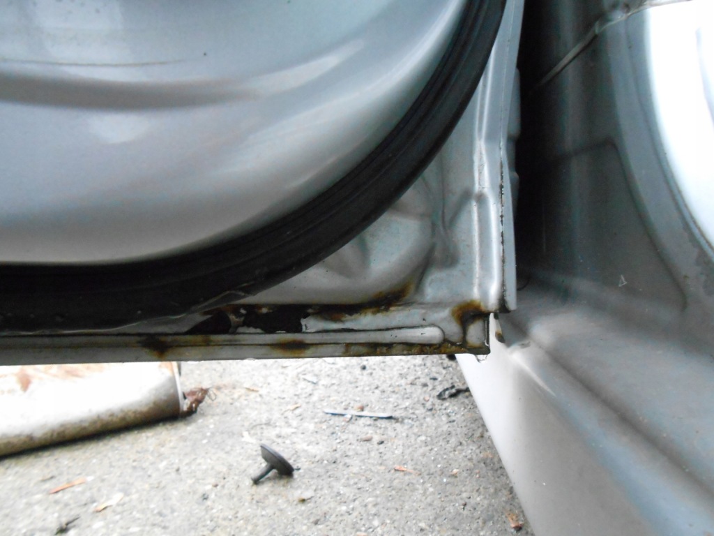 Peugeot 301 дверь левая задние код лакокрасочного покрытия ezr Цена