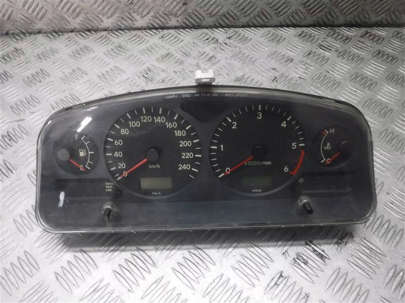 фото №1, Счетчик приборы toyota avensis t22 2.0d