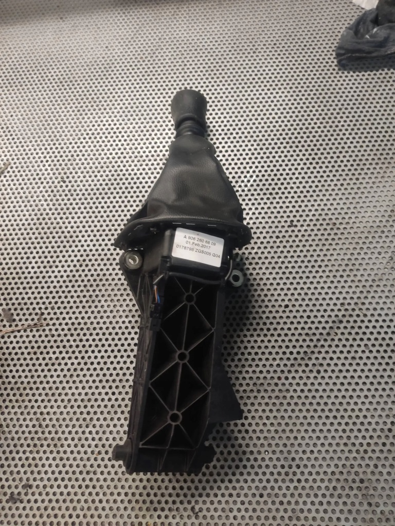 фото №1, Домкрат переключения передач mercedes w906 a9062606809