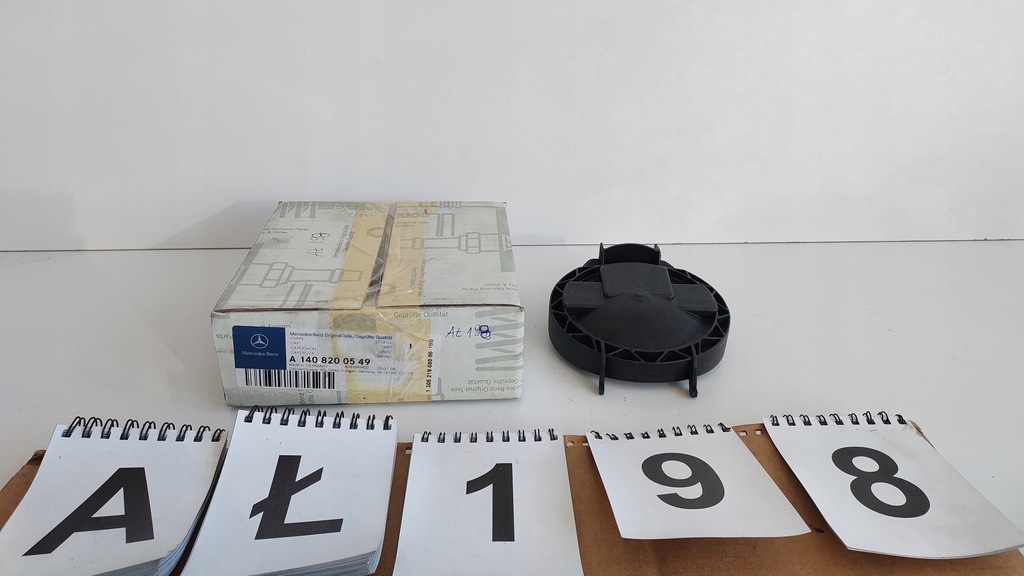 фото №1, Mercedes r129 w140 w202 w203 w215 r230 заглушка корпус лампа перед оригинал