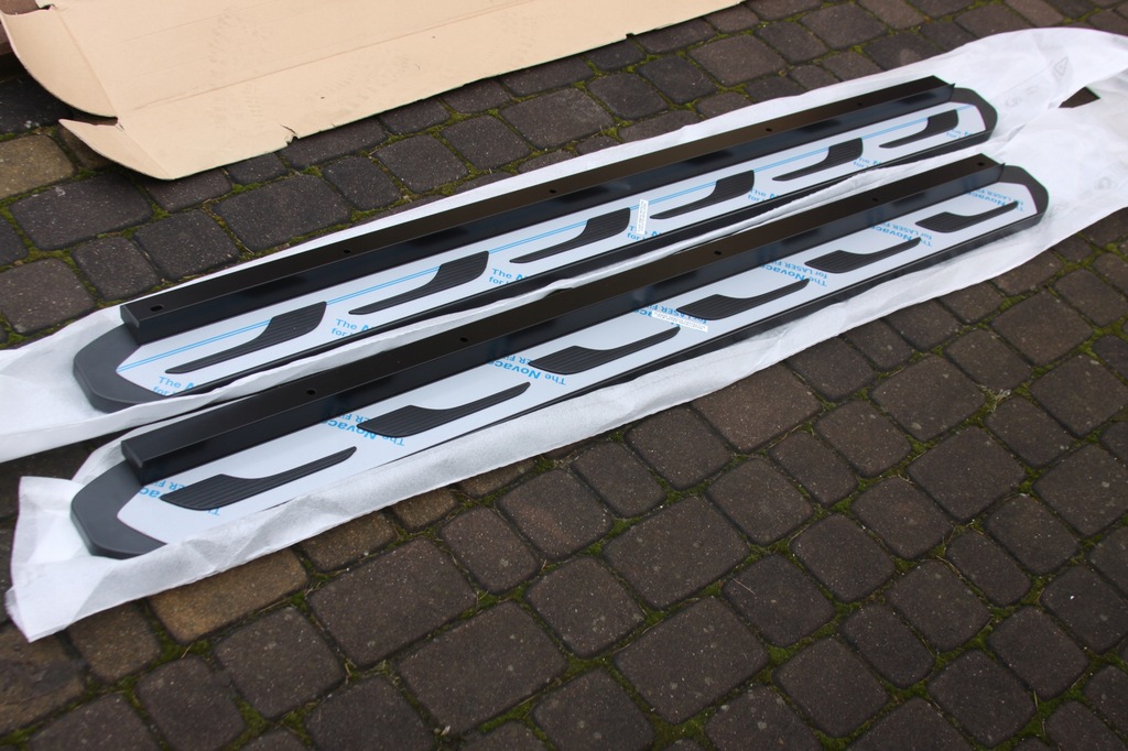 фото №1, Пороги боковой toyota corolla cross оригинал комплект