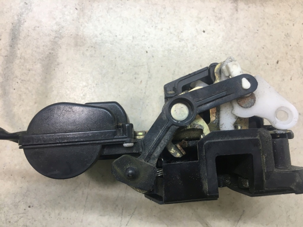 фото №3, Замок дверь правый задняя space star i