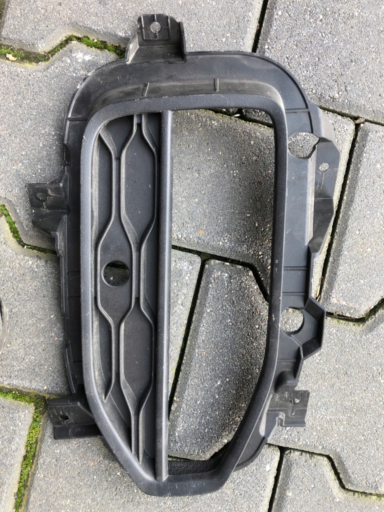 фото №1, Vw t-roc решітка бампера права 2ga853212h