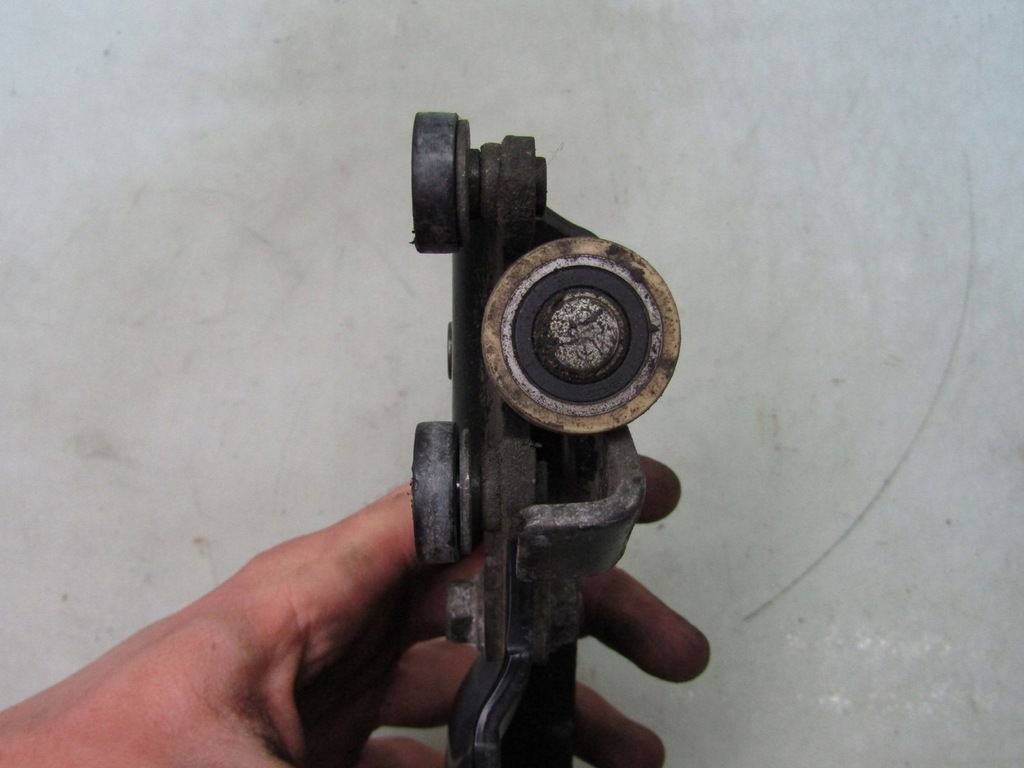 фото №3, Mazda 5 06r ролик дверь левая задняя задняя задняя dół нижняя левых задних