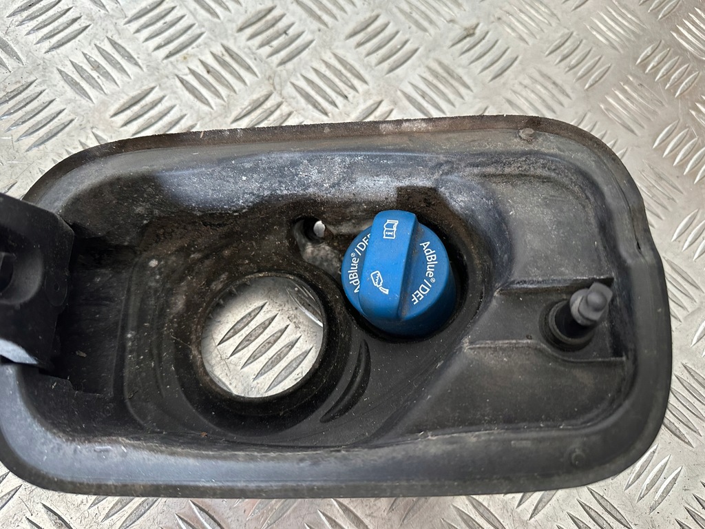 фото №4, Audi a4 b9 kombi крышка заливной топлива adblue