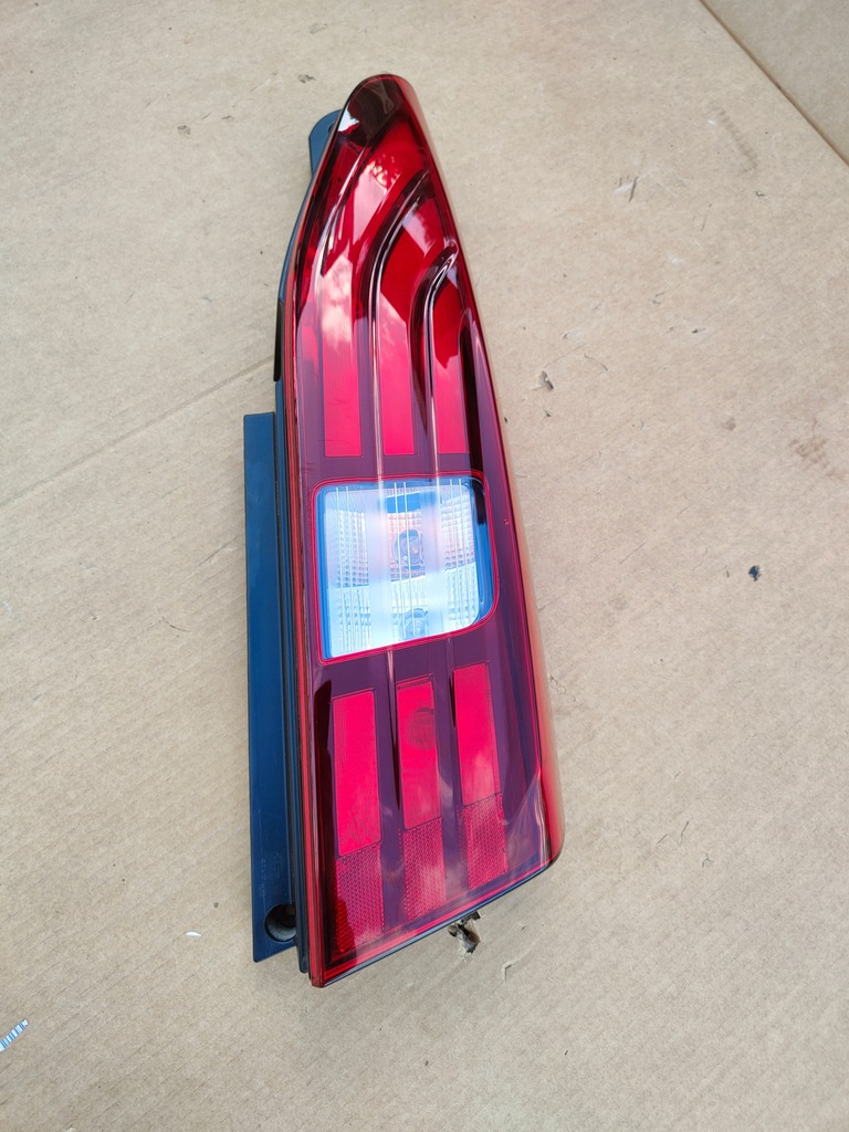 фото №1, Лампа задня права peugeot partner rifter 9820555280 ідеальний стан