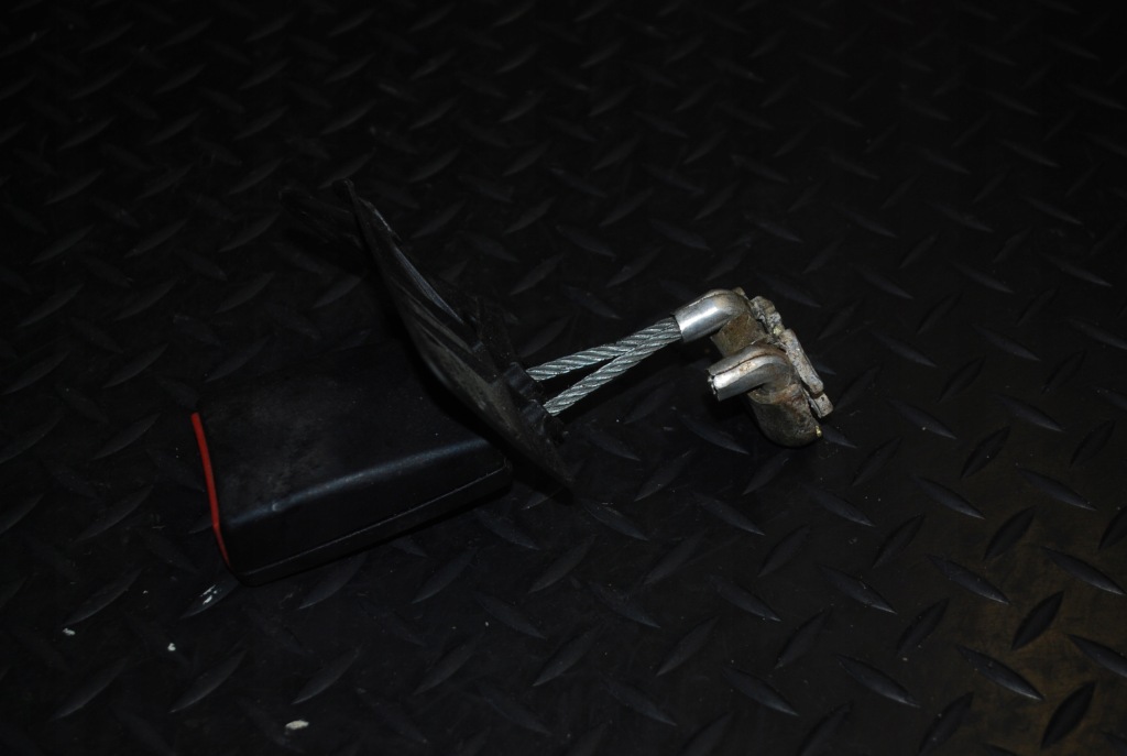 фото №2, Клипса поперечина задняя audi a6 c5 4b0857740a