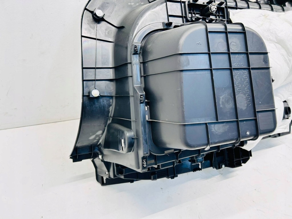 фото №10, Rav4 v обшивка обивка багажника правый kompletny