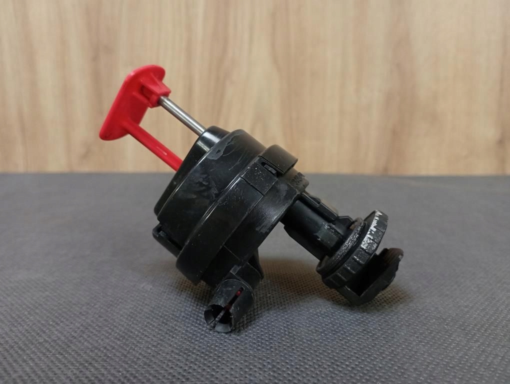 Купить Mercedes slk r170 замок засов блокировка крышка заливной топлива a2108001175