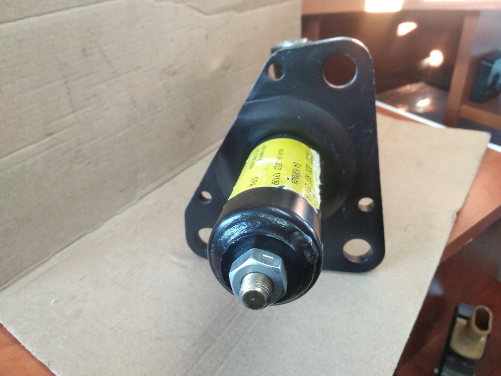 Амортизатор абсорбер бампера передний левое  audi a4 quattro 8d0807271a с Разборки