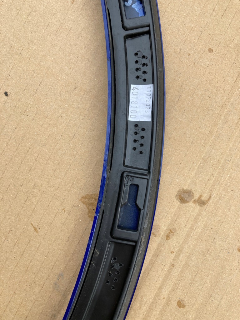 Vw touareg iii молдинг na крыло правый передний orgi. Доставка