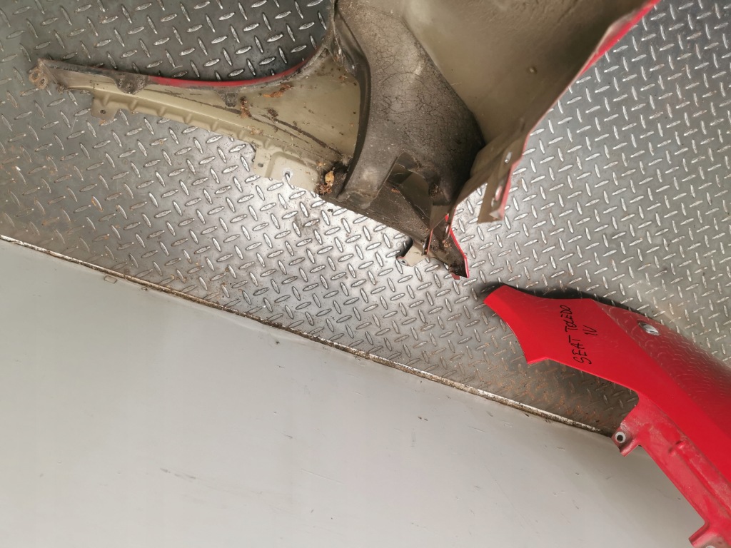 Купити Крила ліва 1 праві перед seat toledo iv 6ja 12-17