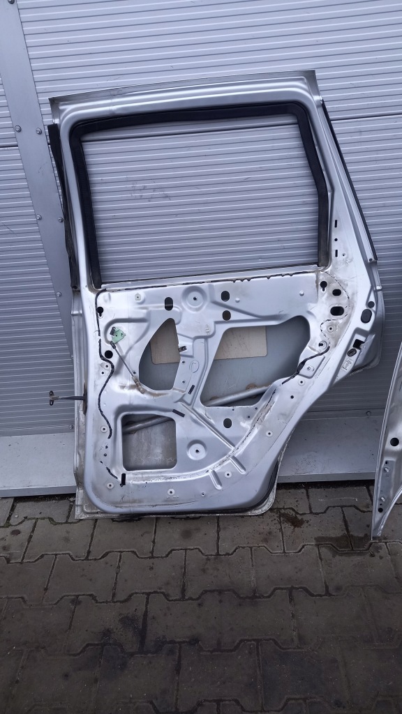 Купить Дверь правое  задняя chrysler cruiser 01r