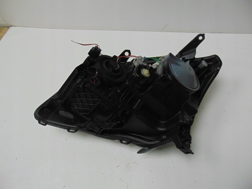 фото №15, Лампа права toyota avensis t25 lift europa