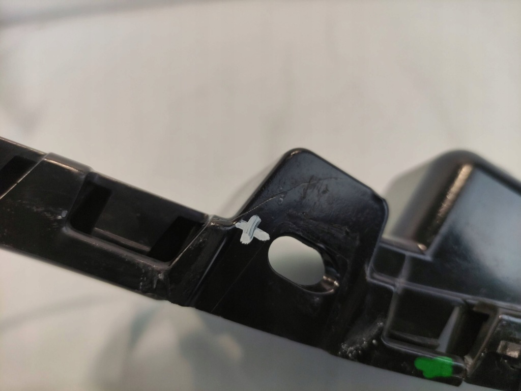 Mercedes-benz sprinter w910 кронштейн  бампера праві перед a9108850500 Зі Шроту