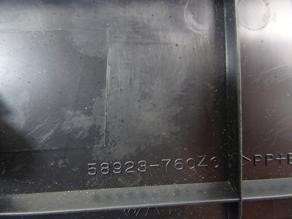 Купить Lexus ux 250h решётка обдув туннель средний 58923-76040