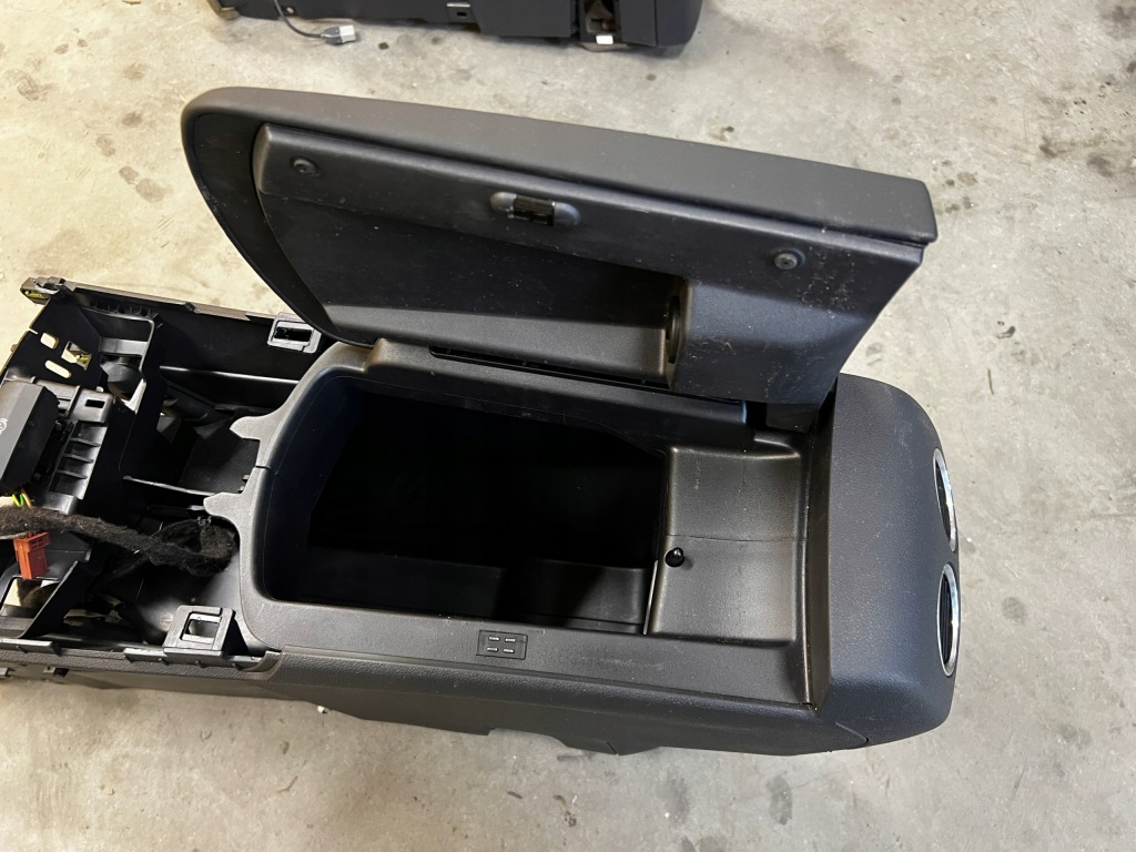 фото №7, Туннель средний подлокотник кнопка тормоза ручного peugeot 3008 i