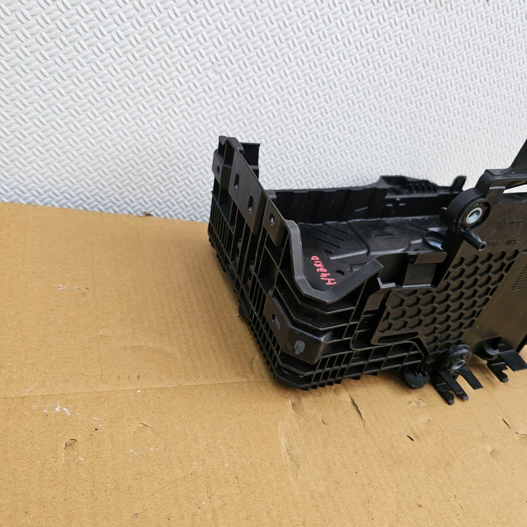 Peugeot 2008 2 рестайлинг  корпус основание аккумулятор в Украине