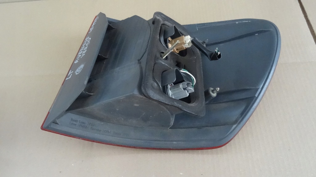 фото №5, Toyota avensis verso t22 лампа левый задняя