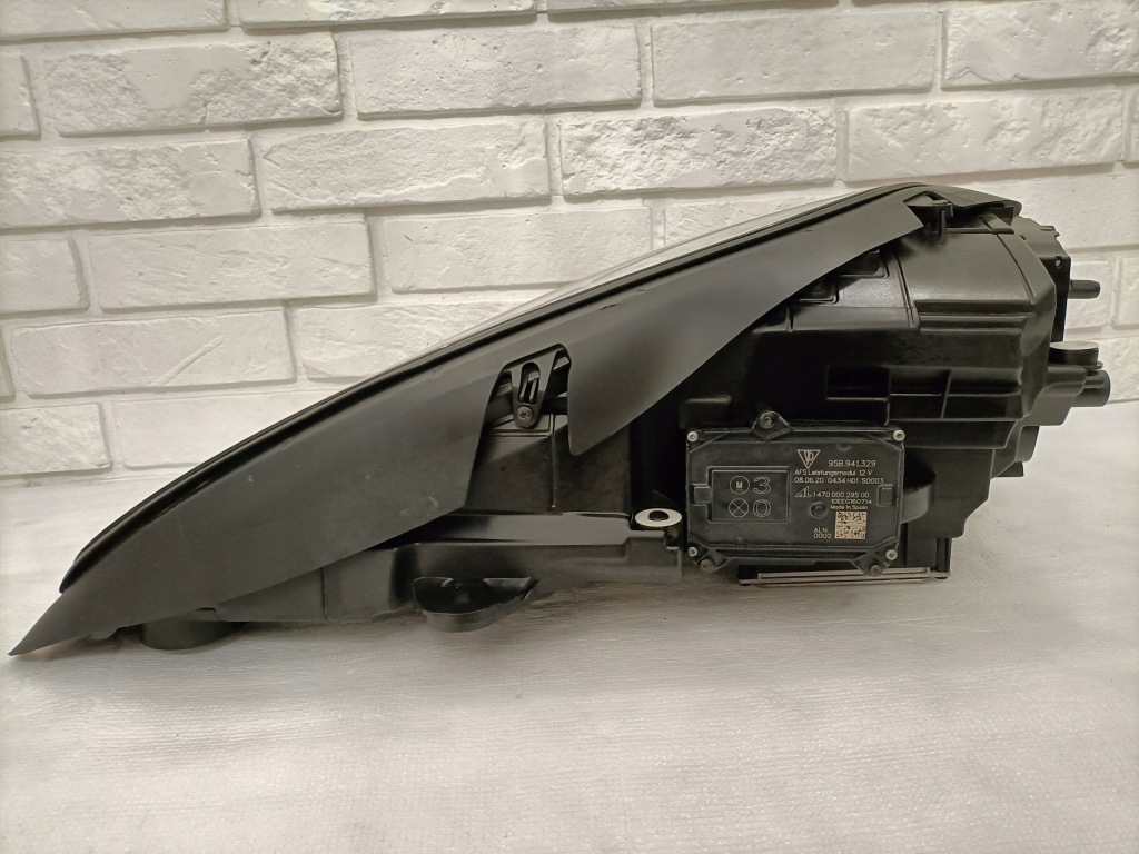 Porsche macan правий full led 95b941010 Ціна