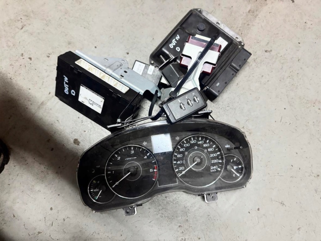 фото №1, Набор стартовый ecu subaru outback iv d 22611au270