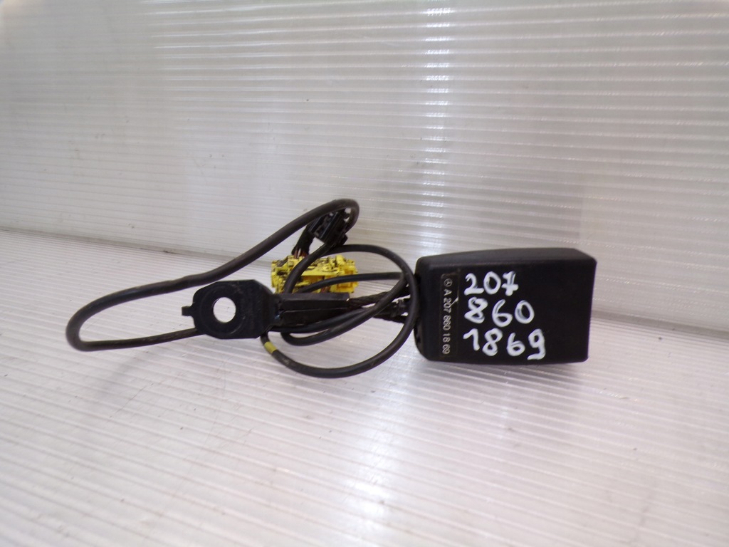 Купить Клипса замок натяжитель поперечина правый  перед mercedes w207 2078601869