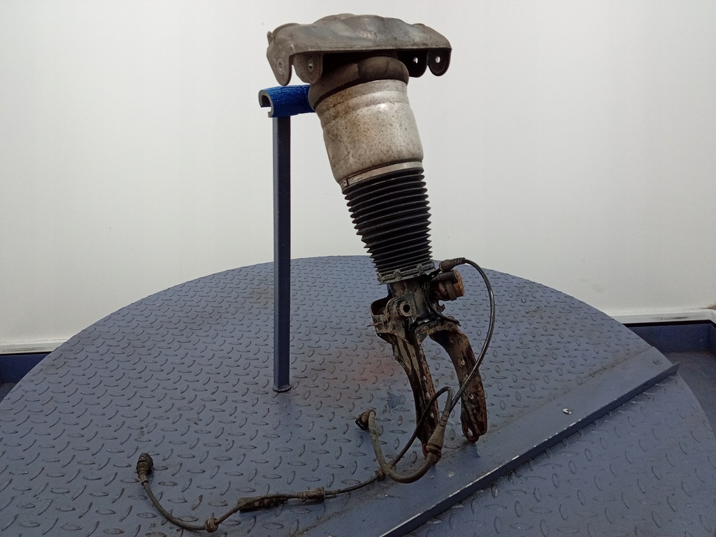 фото №7, Audi q7 4l амортизатор перед правый 7l8616040b