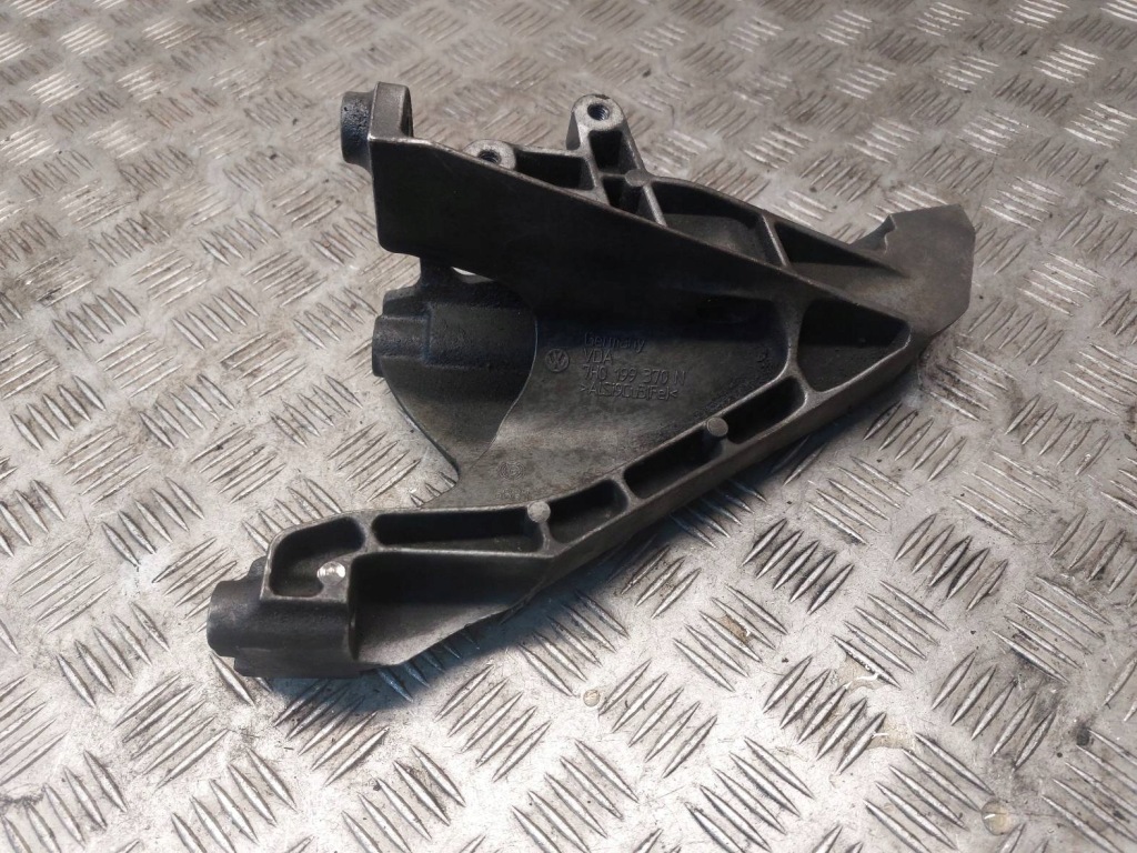 фото №1, Кронштейн подушка двигуна volkswagen transporter t5 2.5 tdi 7h0199370n