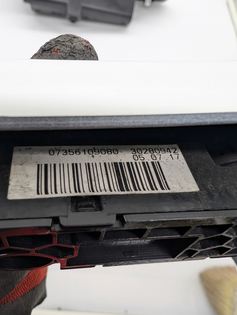 Fiat 500x декоры панели бардачок белый европа с Разборки