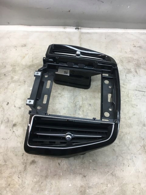 фото №2, Volvo xc60 ii решітка обдув рамка середина 31417738