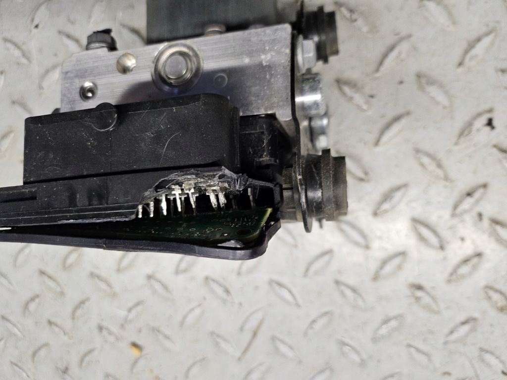 фото №4, Насос abs 6r0614517ch seat vw skoda rapid iii 3