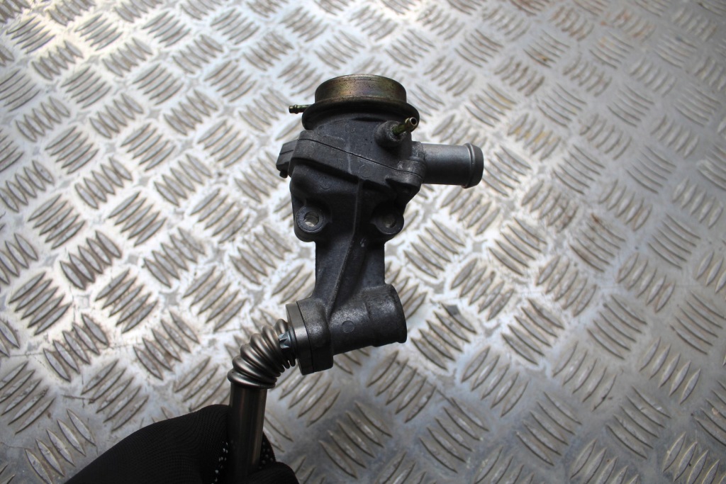 Клапан egr трубка mercedes w203 1.8 k a0021406260 Ціна